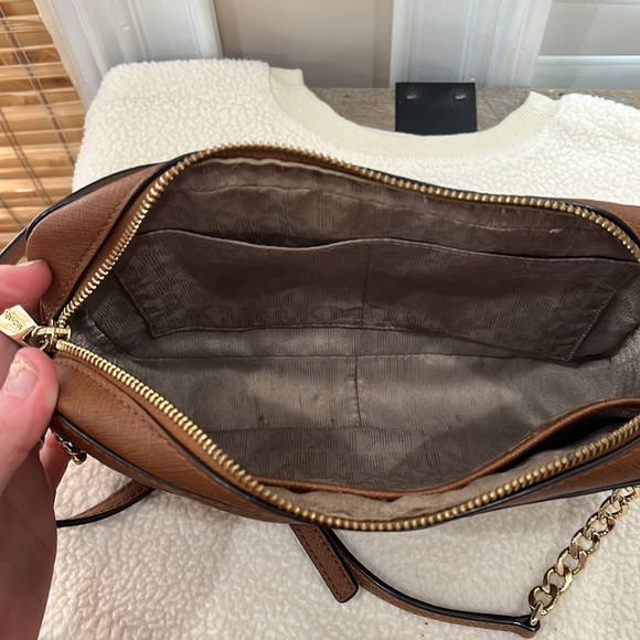 Michael Kors Jet Set Crossbody - Picture 7 of 11